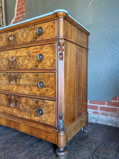 Burr Walnut Cassettone