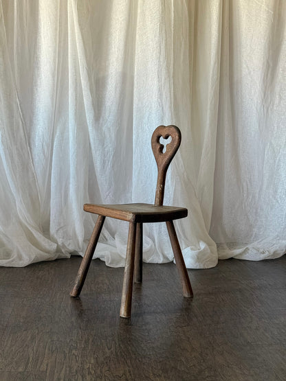 Accent Chair with Clover Detail