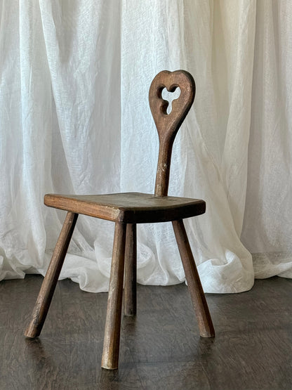 Accent Chair with Clover Detail