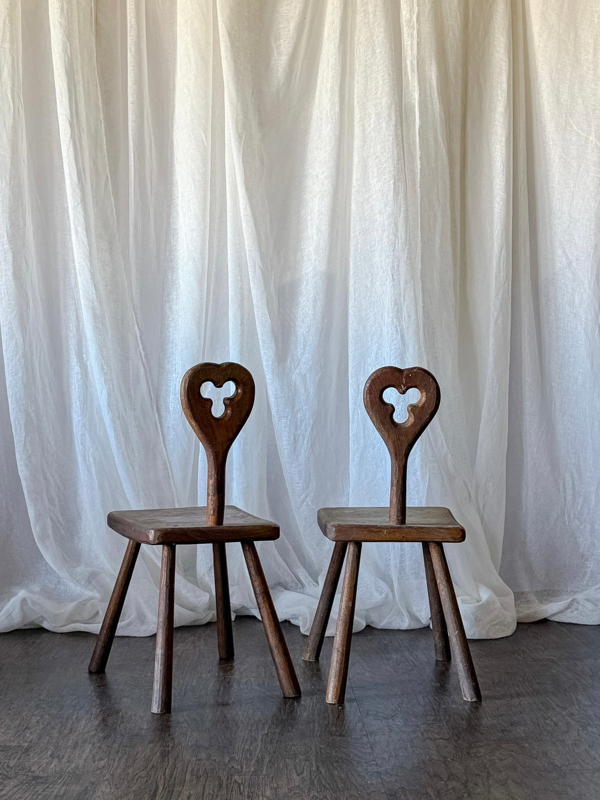 Accent Chair with Clover Detail