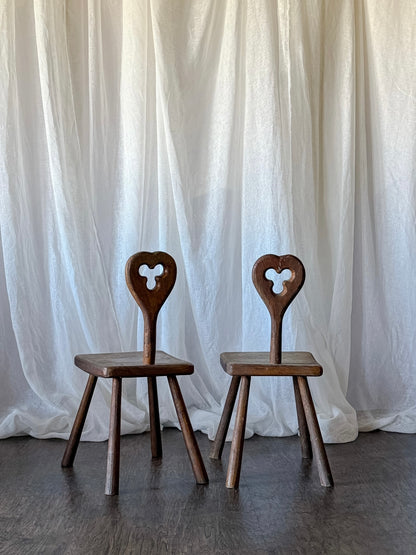 Accent Chair with Clover Detail