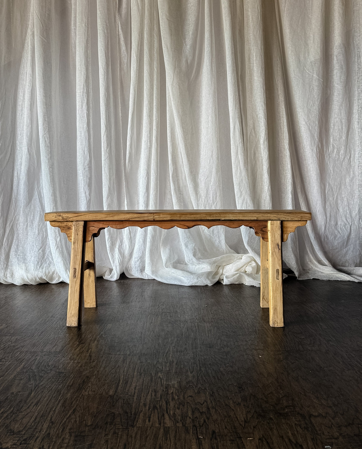 Amish Bench with Scalloped Apron