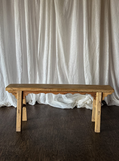 Amish Bench with Scalloped Apron