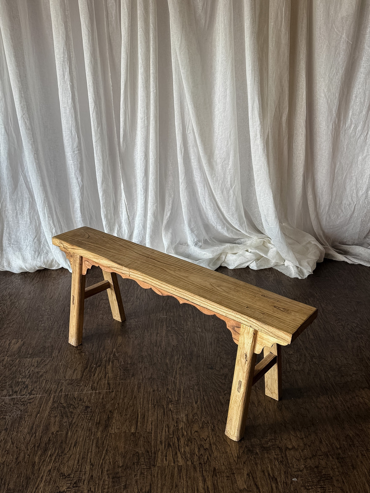 Amish Bench with Scalloped Apron