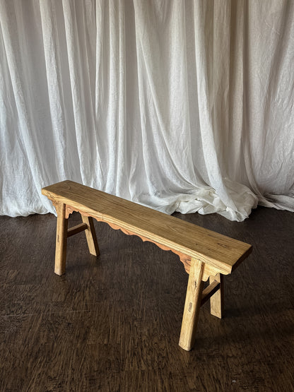 Amish Bench with Scalloped Apron