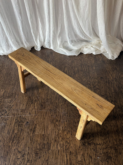 Amish Bench with Scalloped Apron