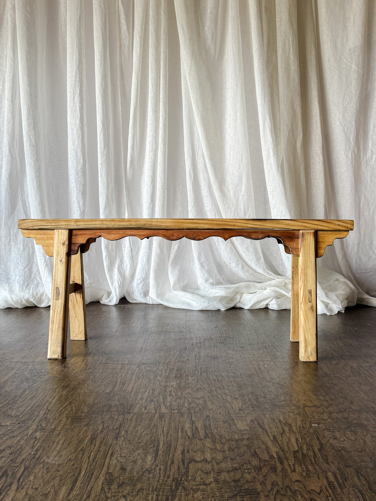 Amish Bench with Scalloped Apron