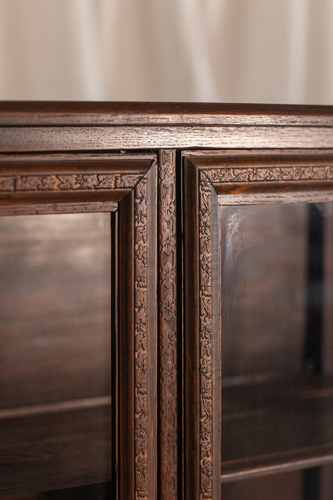 Oak China/Display Curio Cabinet - Late 1800s