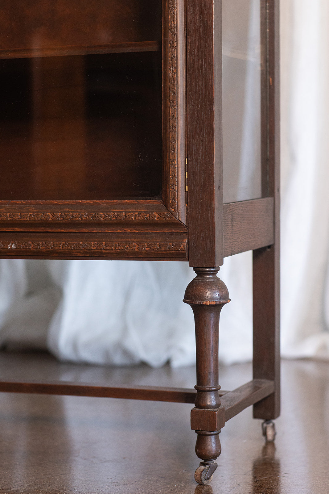 Oak China/Display Curio Cabinet - Late 1800s