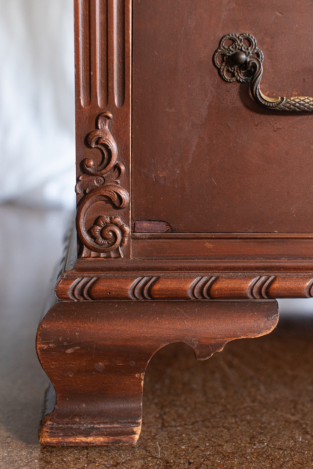 Six Drawer 1940s Mahogany Thomasville Chest with Swag Detail