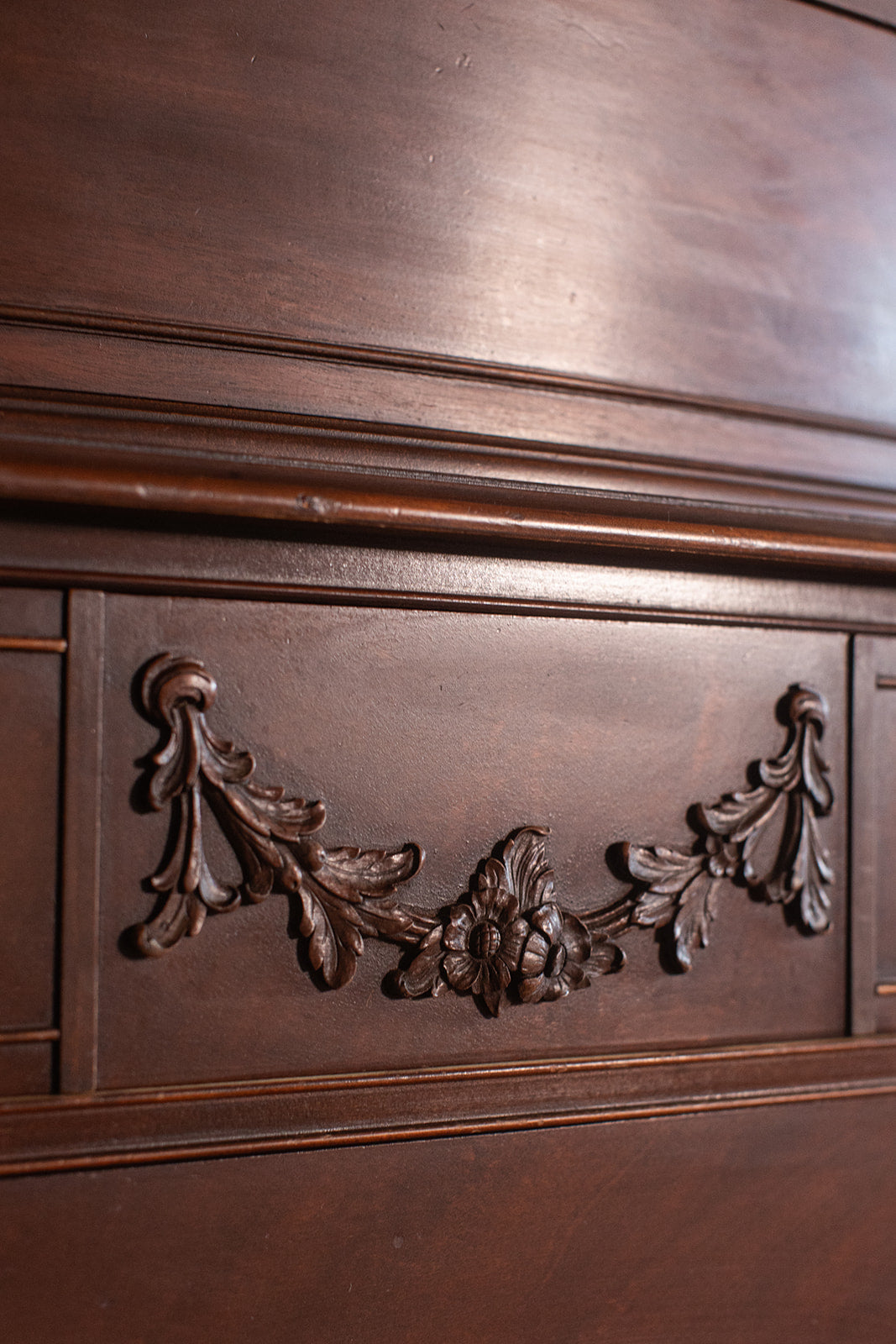 Six Drawer 1940s Mahogany Thomasville Chest with Swag Detail