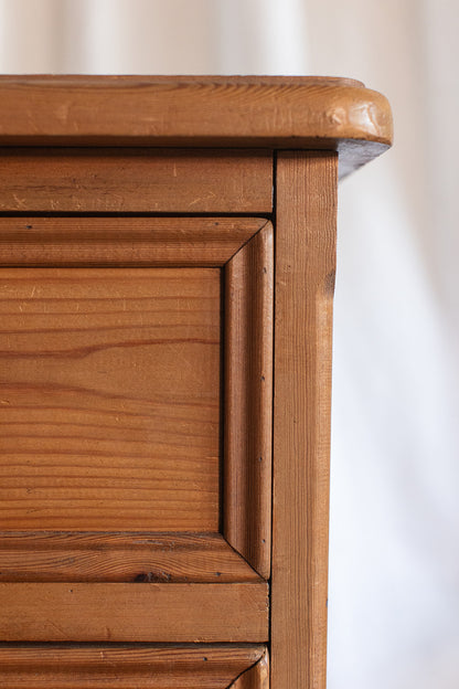 Vintage Four Drawer Pine Chest with Scallop Detail Base - Early 1900s