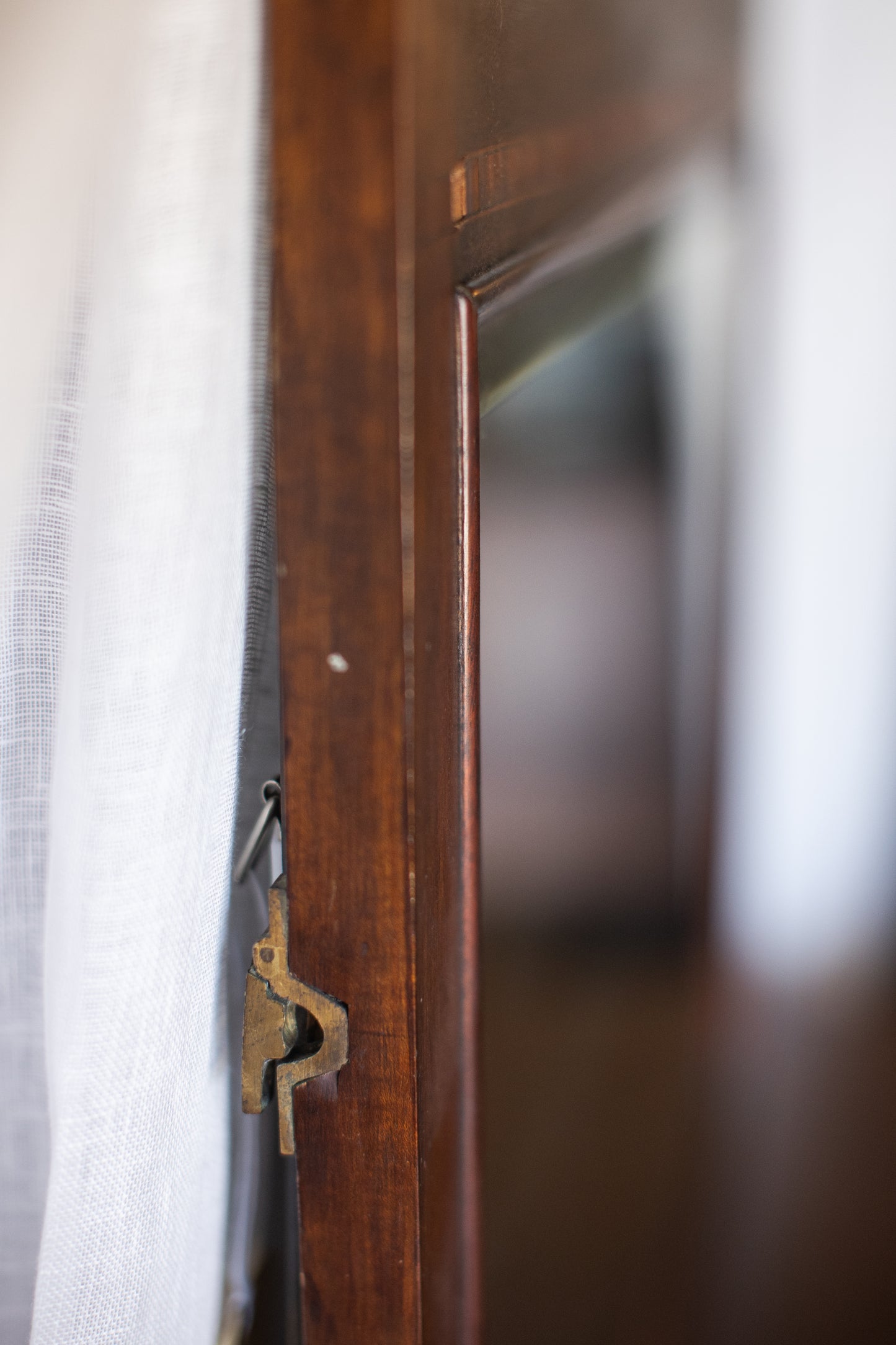 Mahogany Framed Mirror Inlay Detail