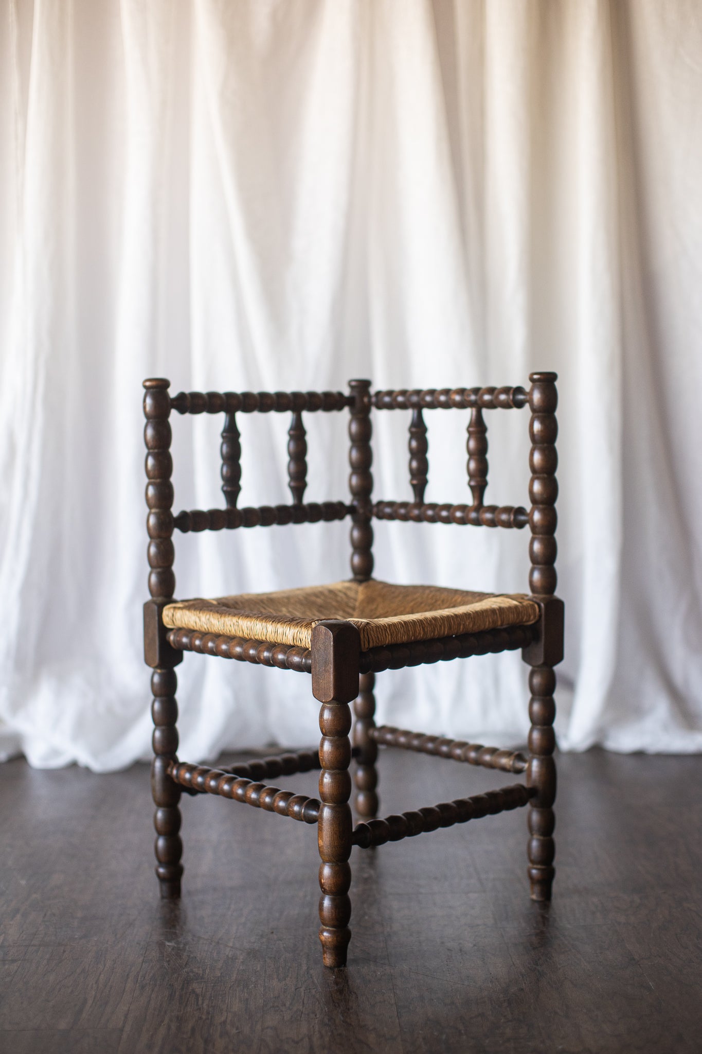 Bobbin Corner Chair