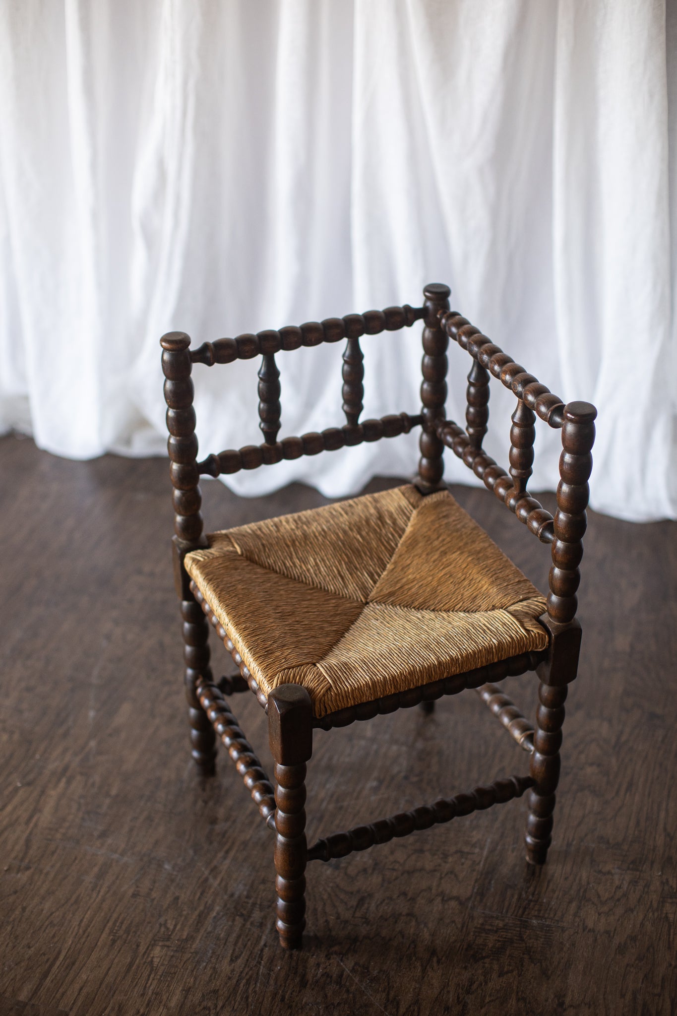 Bobbin Corner Chair