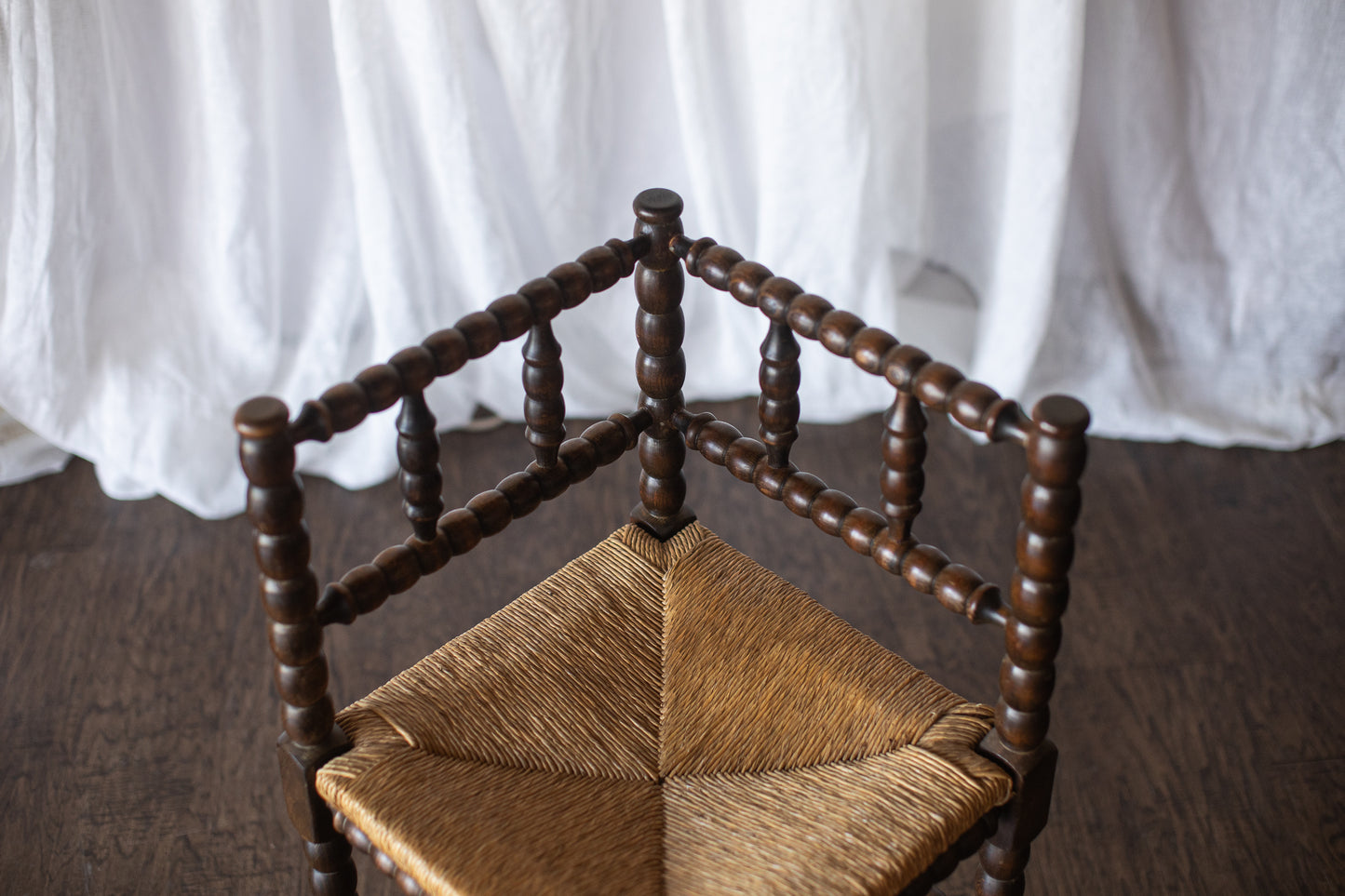 Bobbin Corner Chair