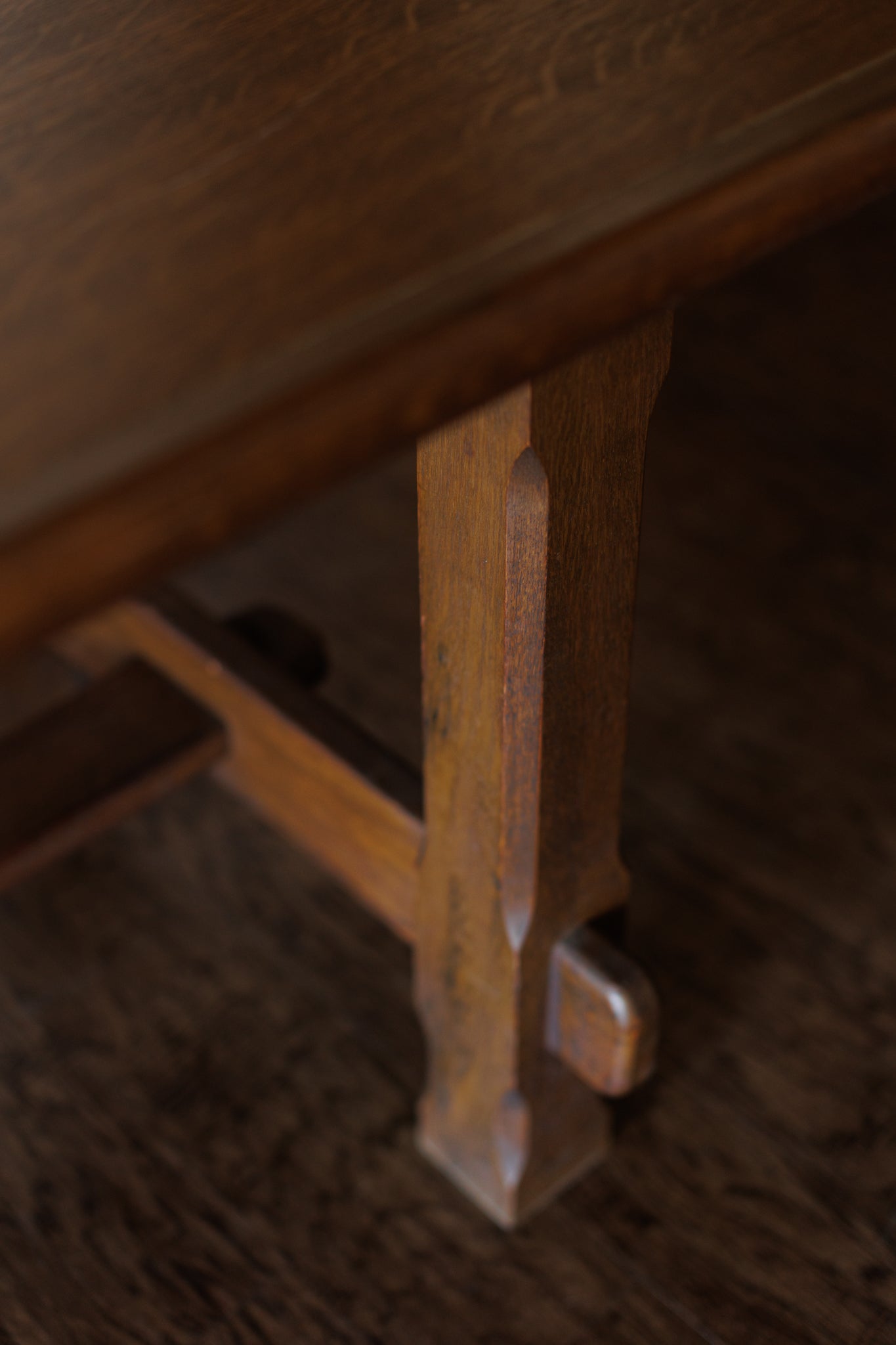 Mid Century Dining Table with Linear Veneer Pattern