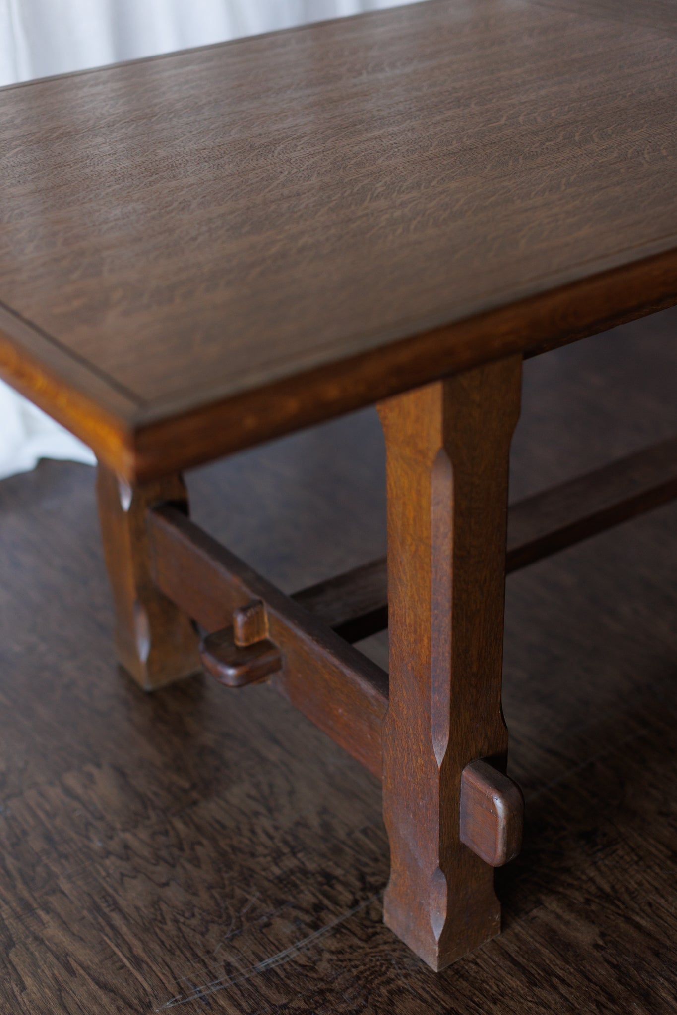 Mid Century Dining Table with Linear Veneer Pattern
