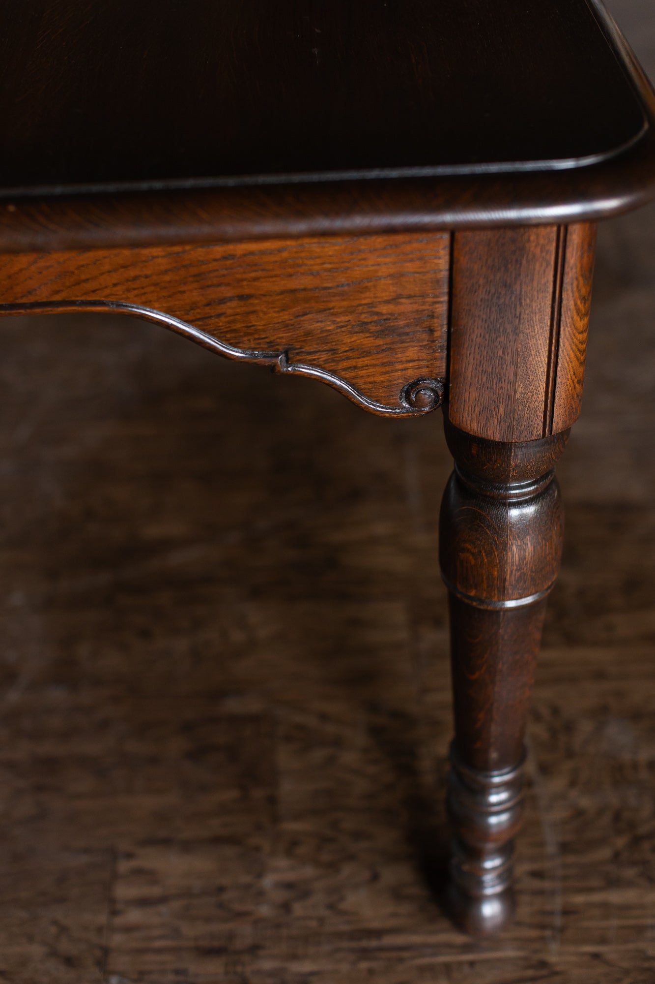 William & Mary Dark Wood Dining Table