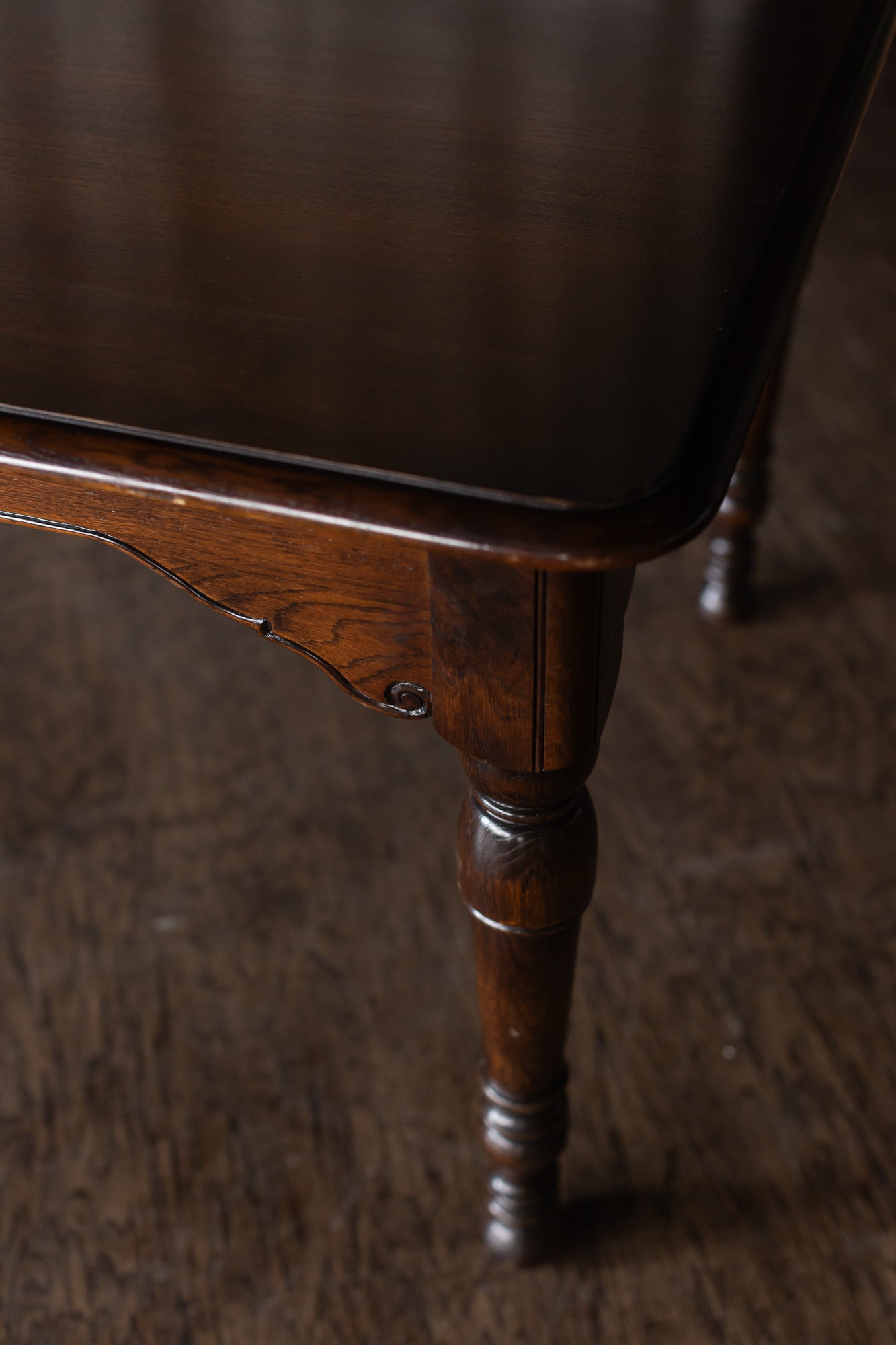 William & Mary Dark Wood Dining Table