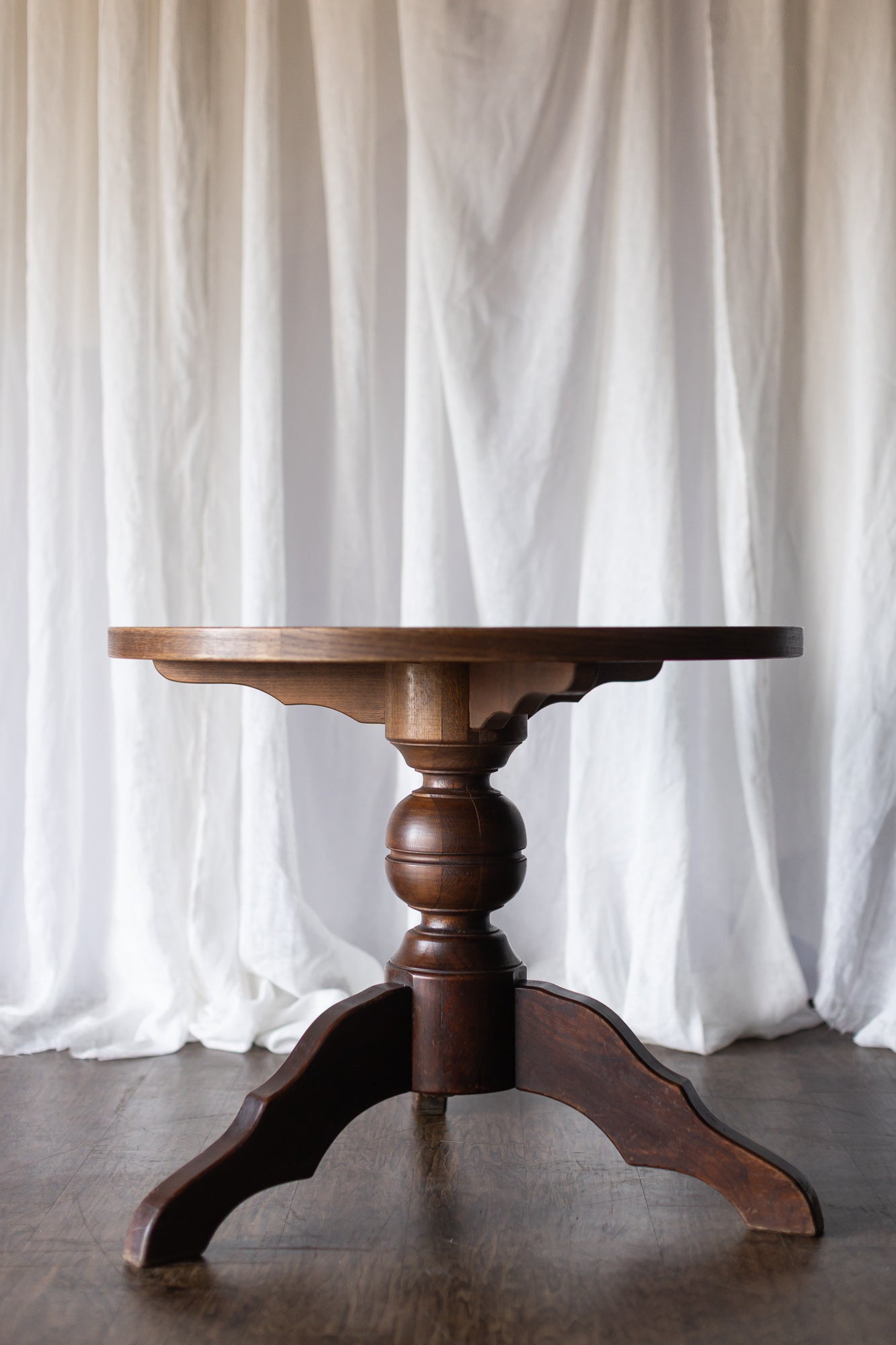 The Perfect Size Round Pedestal Base Table
