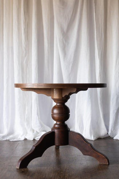 The Perfect Size Round Pedestal Base Table