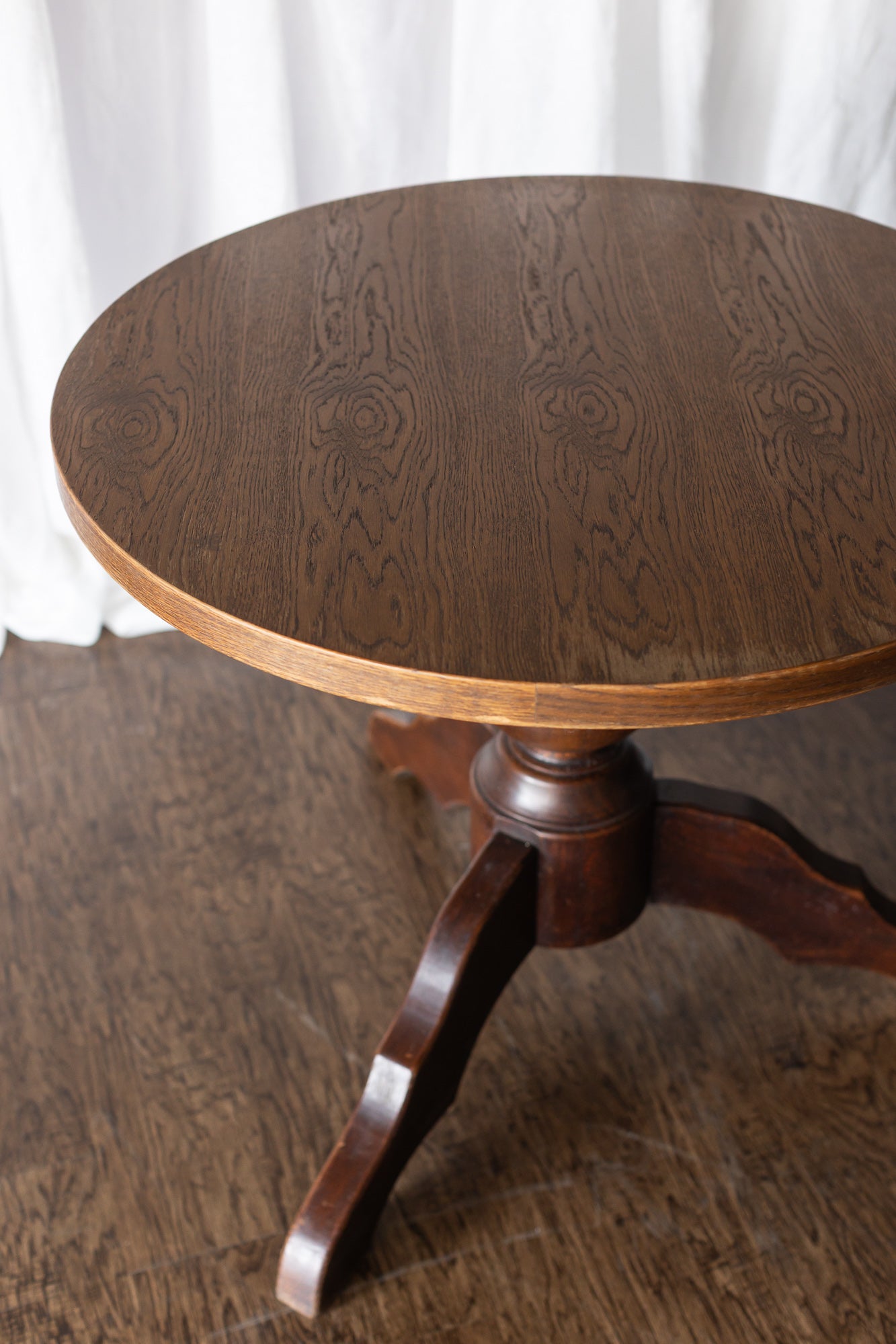 The Perfect Size Round Pedestal Base Table